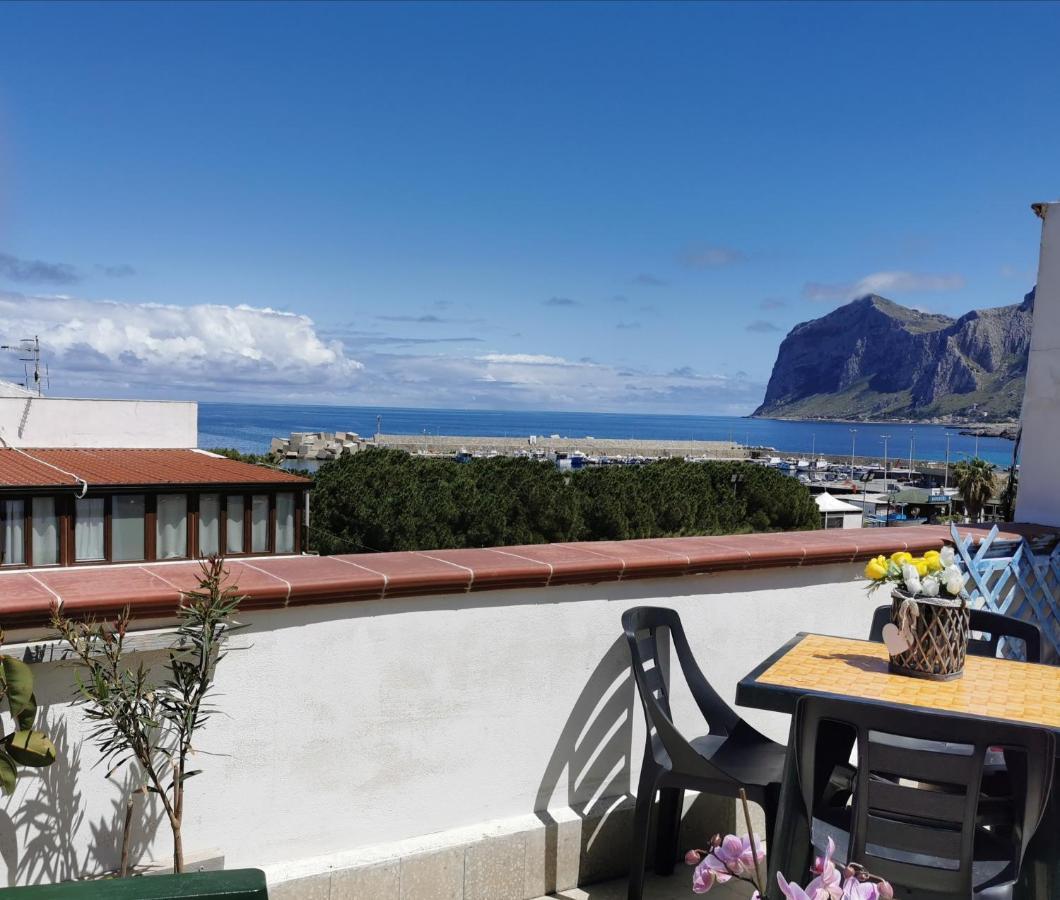 Bed and Breakfast La Terrazza Sul Golfo Изола-делле-Феммине Экстерьер фото
