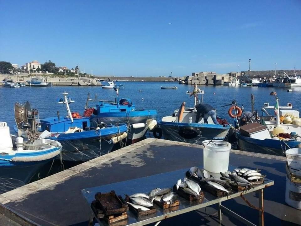 Bed and Breakfast La Terrazza Sul Golfo Изола-делле-Феммине Экстерьер фото
